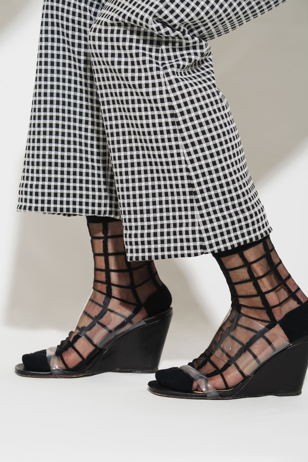 SHEER FRENCH WINDOW SOCKS - Black