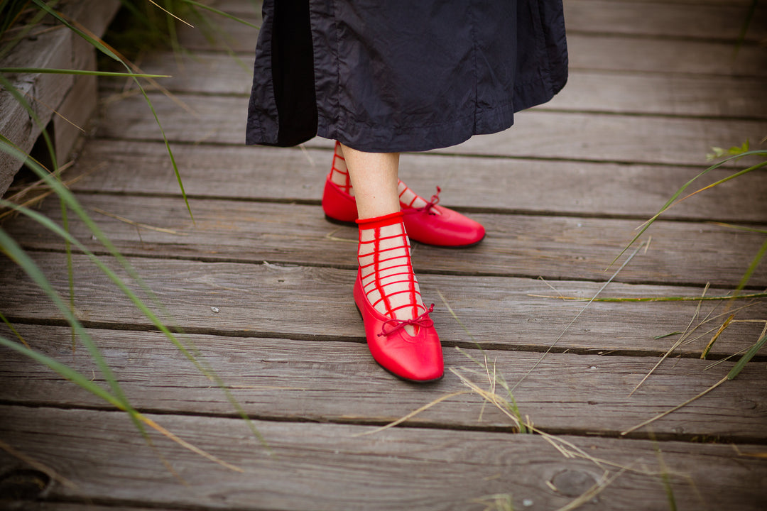 SHEER FRENCH WINDOW SOCKS - Classic Red